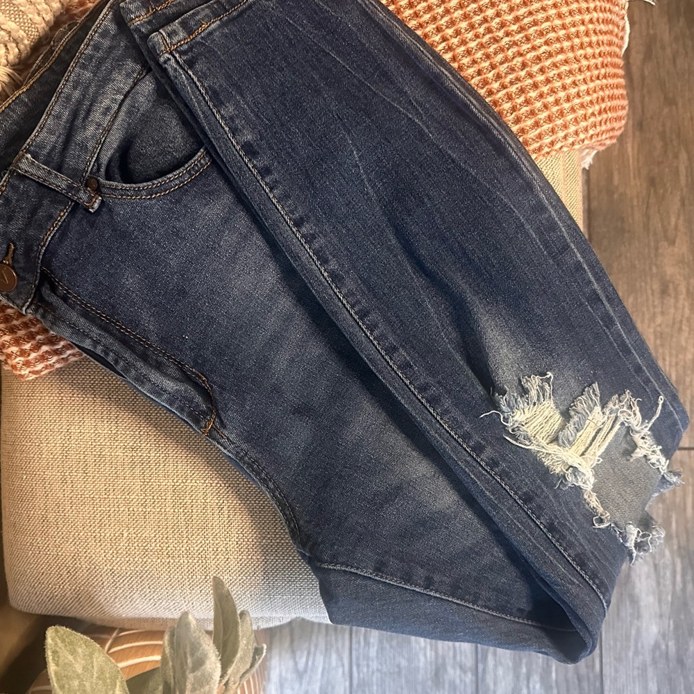 Women's Dark Wash Distressed Stretch Jeans - Blue